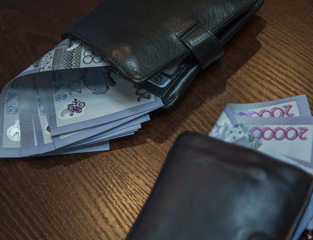 Банки призывают казахстанцев к бдительности 