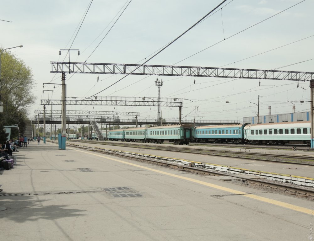 Казахстанцам без билетов запретят находиться на перронах вокзалов