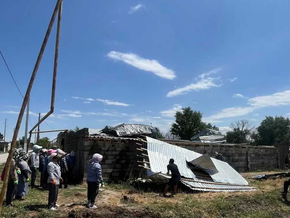 
Три человека пострадали во время урагана в Жамбылской области 