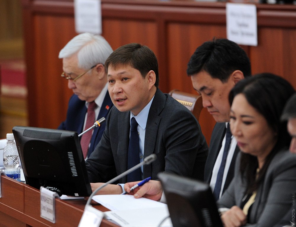 Правительство Кыргызстана уходит в отставку после вотума недоверия со стороны парламента