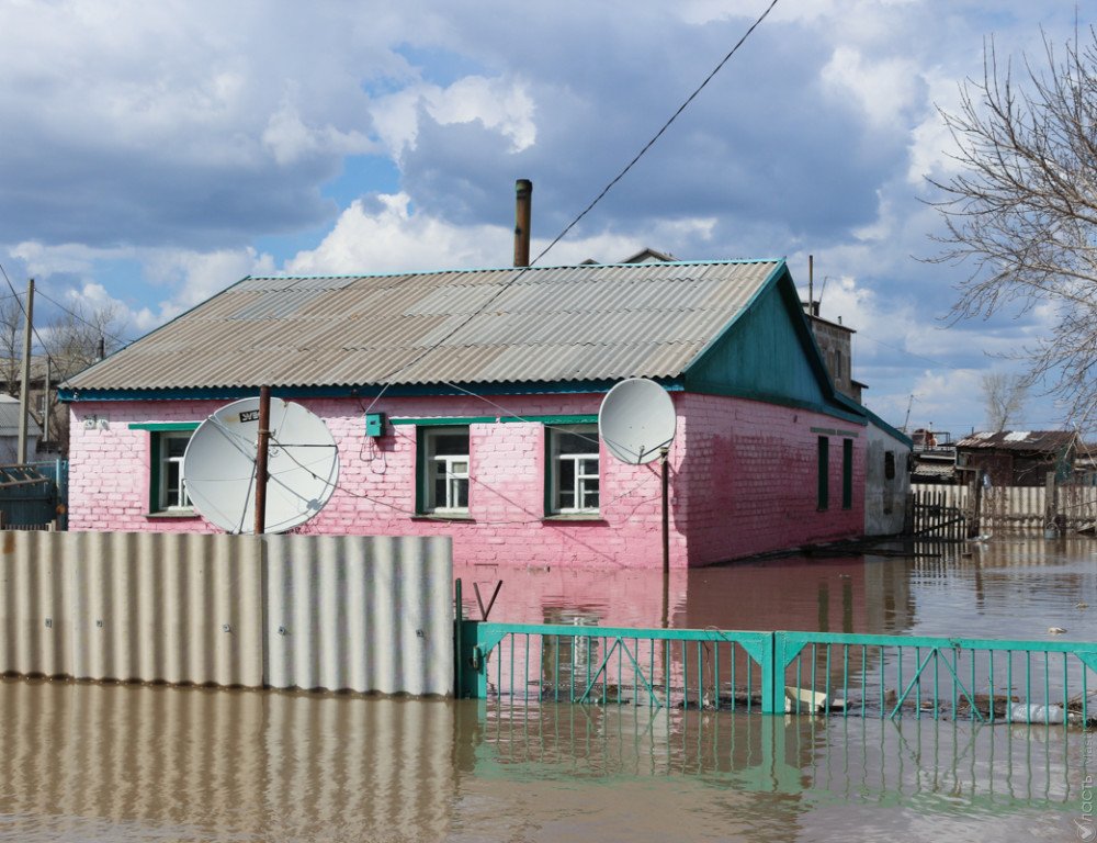 Из села Туздыбастау эвакуировано около тысячи человек из-за угрозы подтопления