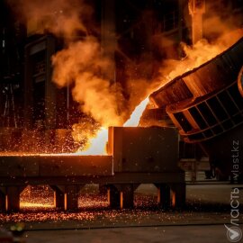 Восемь работников карагандинского ферросплавного завода пострадали при выбросе пламени из печи 