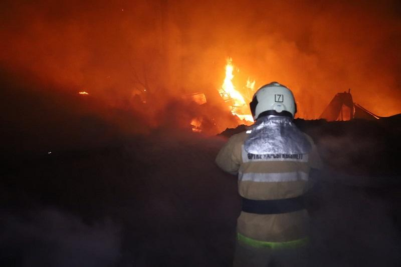 ​В столице во время пожара на газонаполнительной станции пострадали четыре человека