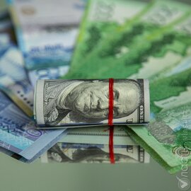 Доллар торгуется на бирже по 522,1 тенге