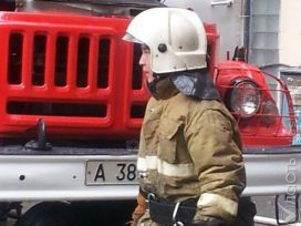 16-тонный бензовоз АО «Гелиос»  стал причиной пожара, водитель погиб, уничтожено 5 автомобилей, поврежден жилой дом - МЧС 