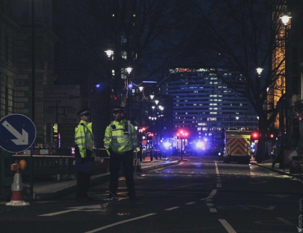 Шесть человек погибли, тридцать пострадали при теракте в Лондоне 