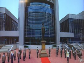 Памятник Нурсултану Назарбаеву демонтировали в Астане 
