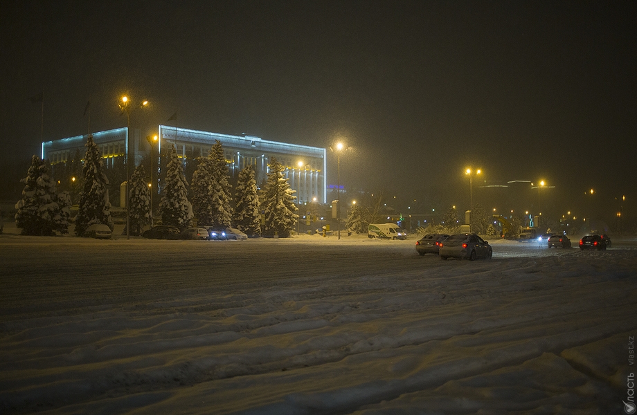 Аким Алматы не видит проблем с уборкой снега в городе  