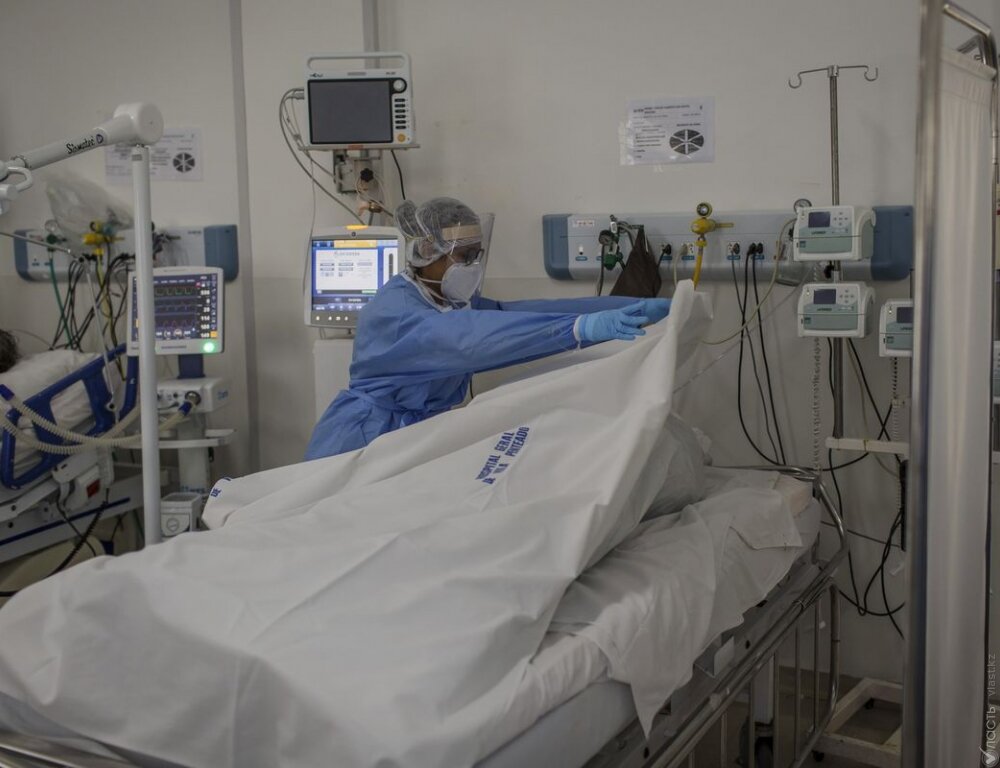 Бразилия вышла на второе место в мире по смертности от коронавируса