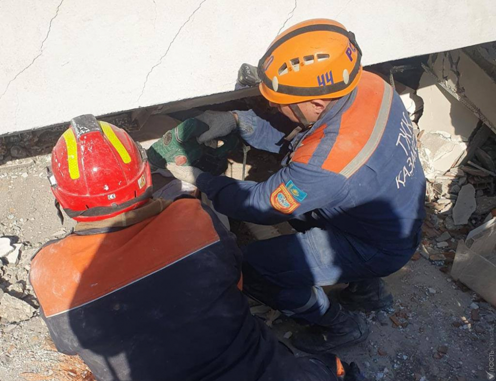 Спасатели извлекли из-под завалов дома в провинции Хатай тело второго казахстанца – МЧС