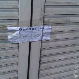 Представители ДЧС провели осмотр закрытых рынков на барахолке в Алматы 