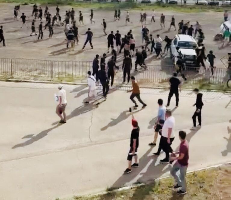 30 человек доставлены в управление полиции Атырау за драку перед началом футбольного матча команды города