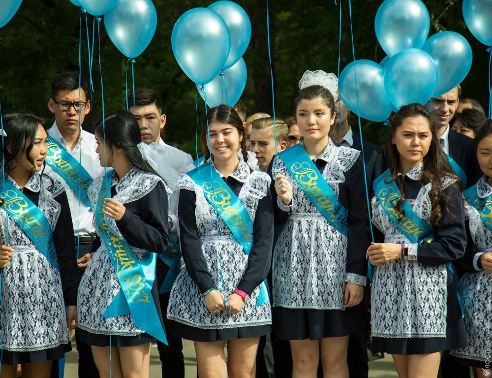 147 тысяч учеников окончили казахстанские школы в 2018 году 