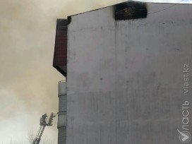 В Алматы 300 человек эвакуированы из жилого дома из-за пожара
