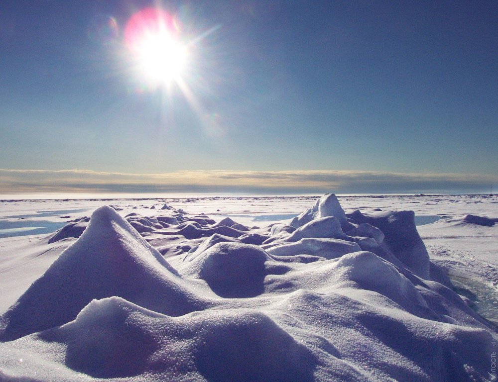 Частицы пластика обнаружили ученые в снегу в Арктике