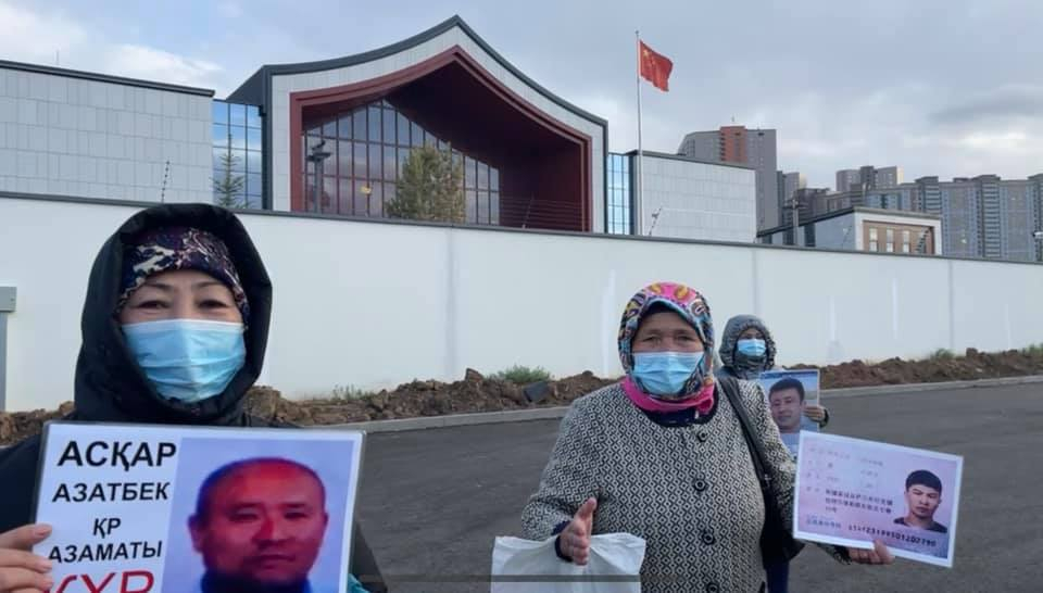 В столице суд оштрафовал группу протестовавших перед посольством Китая 