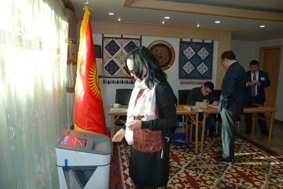 ​В Кыргызстане проходит референдум по внесению поправок в конституцию