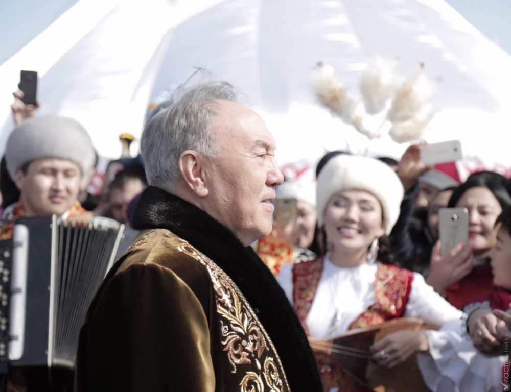 Назарбаев поздравил казахстанцев с Наурызом