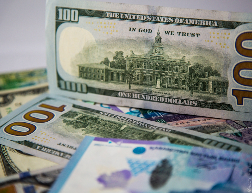 S&P прогнозирует высокий уровень валютных убытков у казахстанских банков