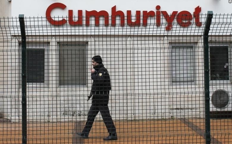 ​В Турции задержан главный редактор оппозиционной газеты Cumhuriyet