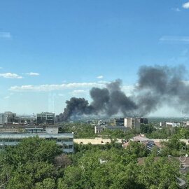 В Жетысуском районе Алматы горит склад