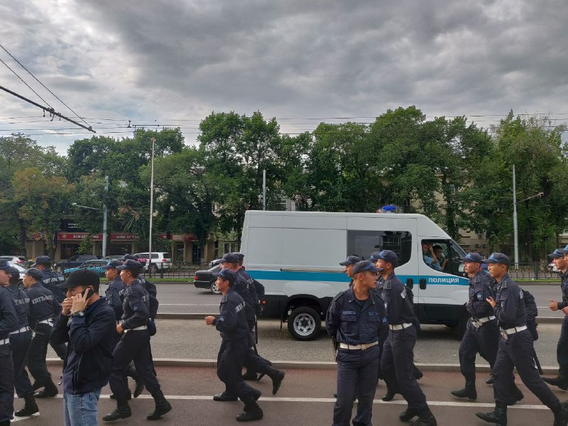 В Алматы и столице полиция задержала несколько десятков человек, пытавшихся принять участие в акциях протеста 