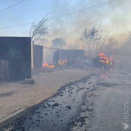 Крупный пожар в Костанае: сгорели 11 домов 