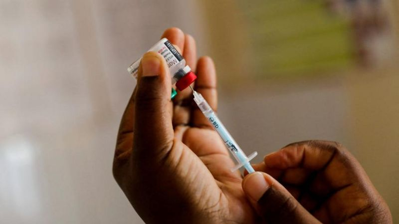 ВОЗ одобрила новую вакцину от малярии