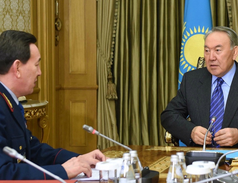 Назарбаев поручил главе МВД обеспечить контроль за соблюдением порядка во время выборов