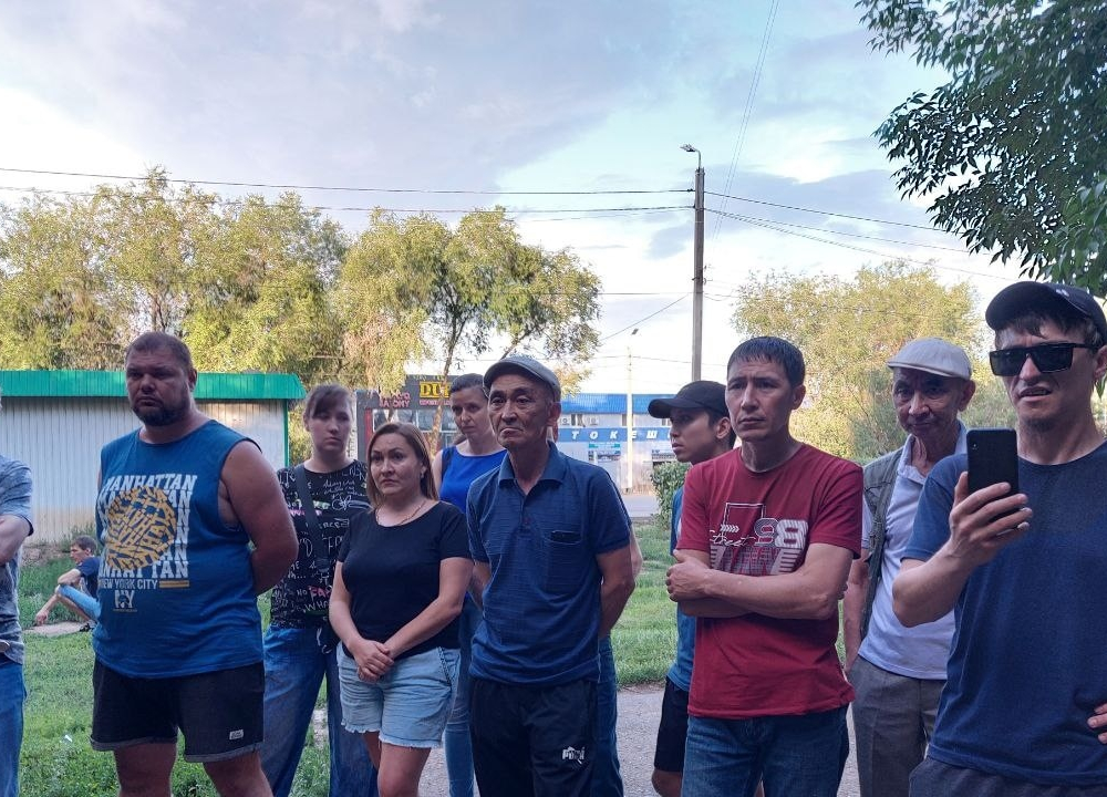Жители Уральска провели сход с требованием прекратить продажу «Трамадола» в подъезде их дома