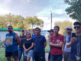 Жители Уральска провели сход с требованием прекратить продажу «Трамадола» в подъезде их дома