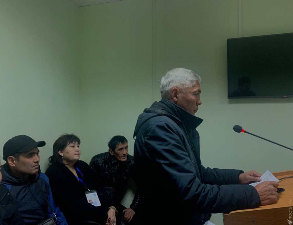 Троих активистов в Алматы осудили за одиночные пикеты 