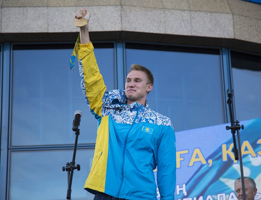 ​Банк RBK подарил олимпийскому чемпиону Дмитрию Баландину внедорожник