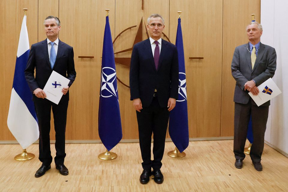 Финляндия и Швеция подали заявки на вступление в НАТО