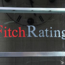 Fitch допускает дальнейшее давление на тенге, но не ожидает ухудшения политической ситуации