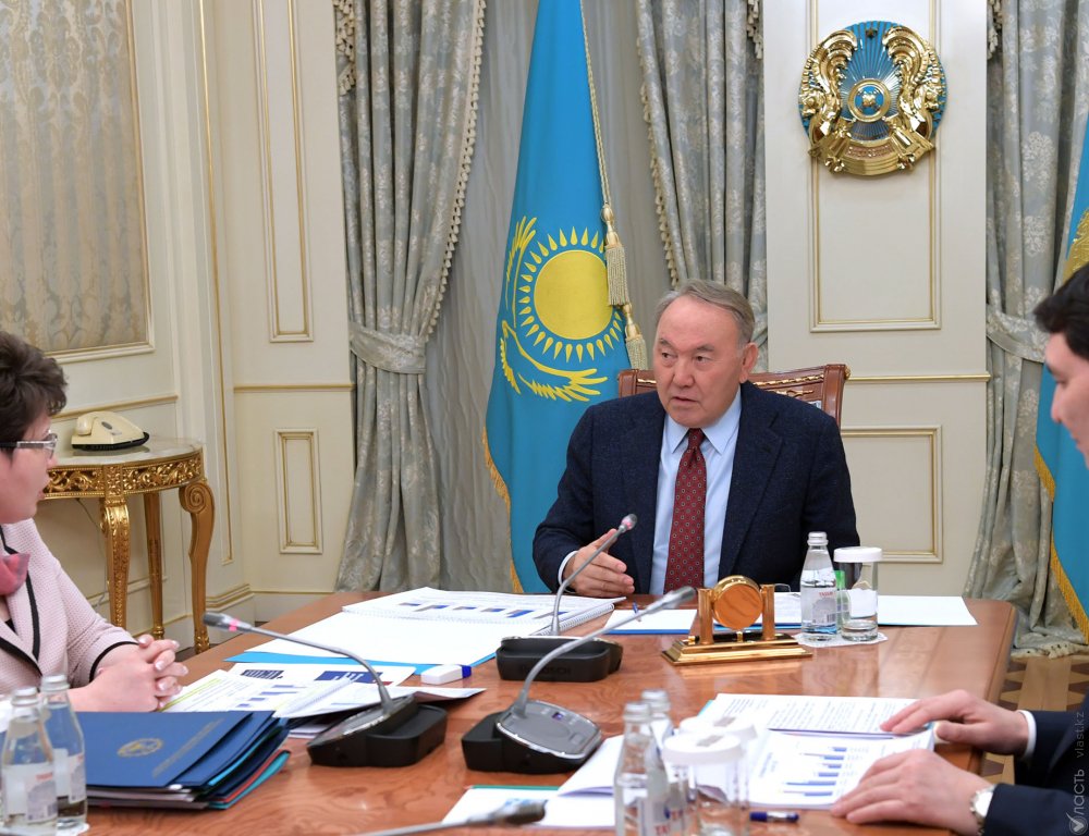 Назарбаев поручил Счетному комитету контролировать реализацию социальных программ