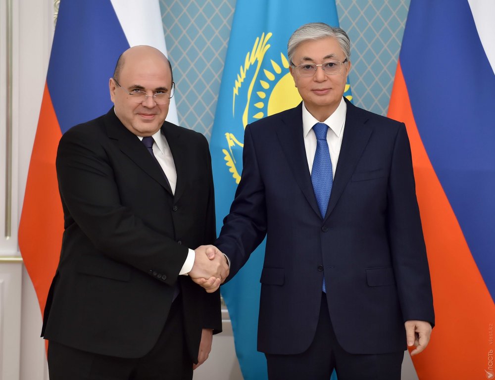 Токаев обсудил с новым премьером РФ приоритетные направления казахстанско-российского сотрудничества