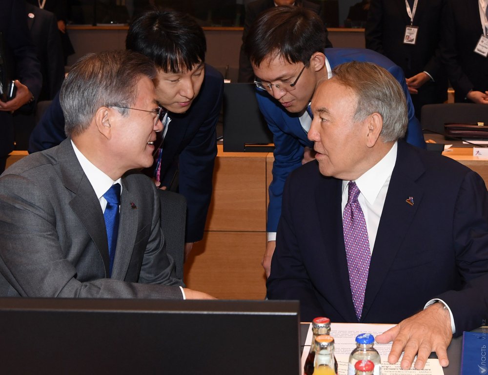 Назарбаев обсудил с Мун Чжэ Ином ситуацию на Корейском полуострове