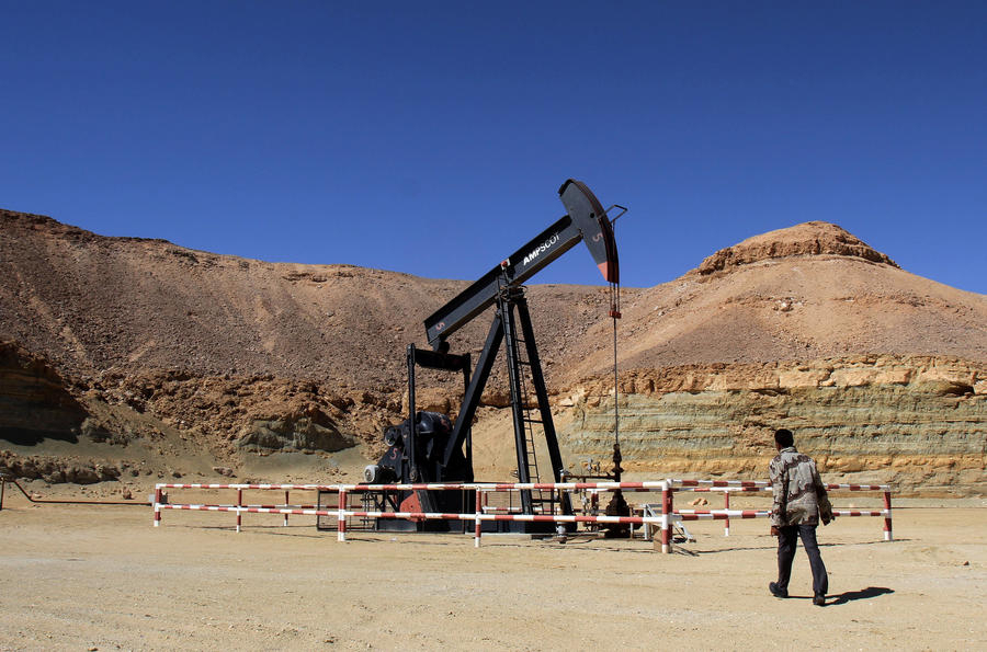 На крупнейшем в Ливии месторождении возобновили добычу нефти