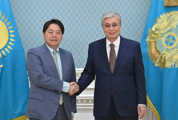 Токаев ждет премьер-министра Японии с визитом в Казахстан