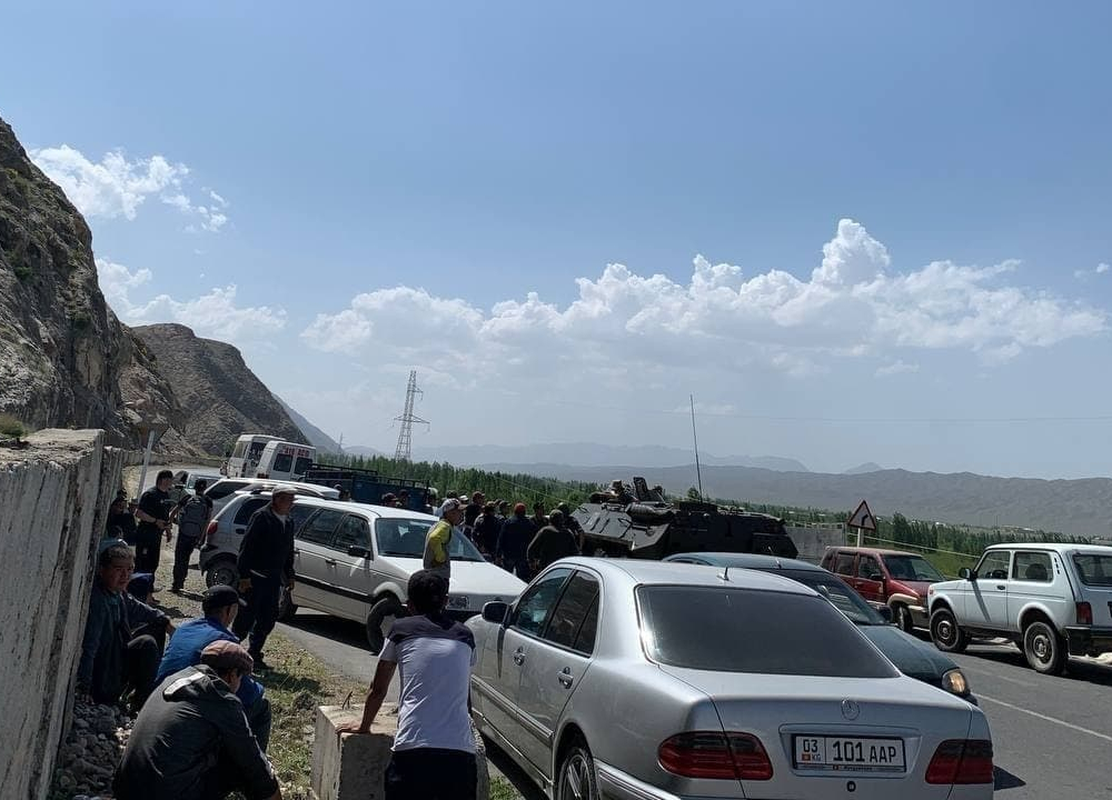 13 кыргызстанцев погибли, более 130 пострадали в результате конфликта на кыргызско-таджикской границе