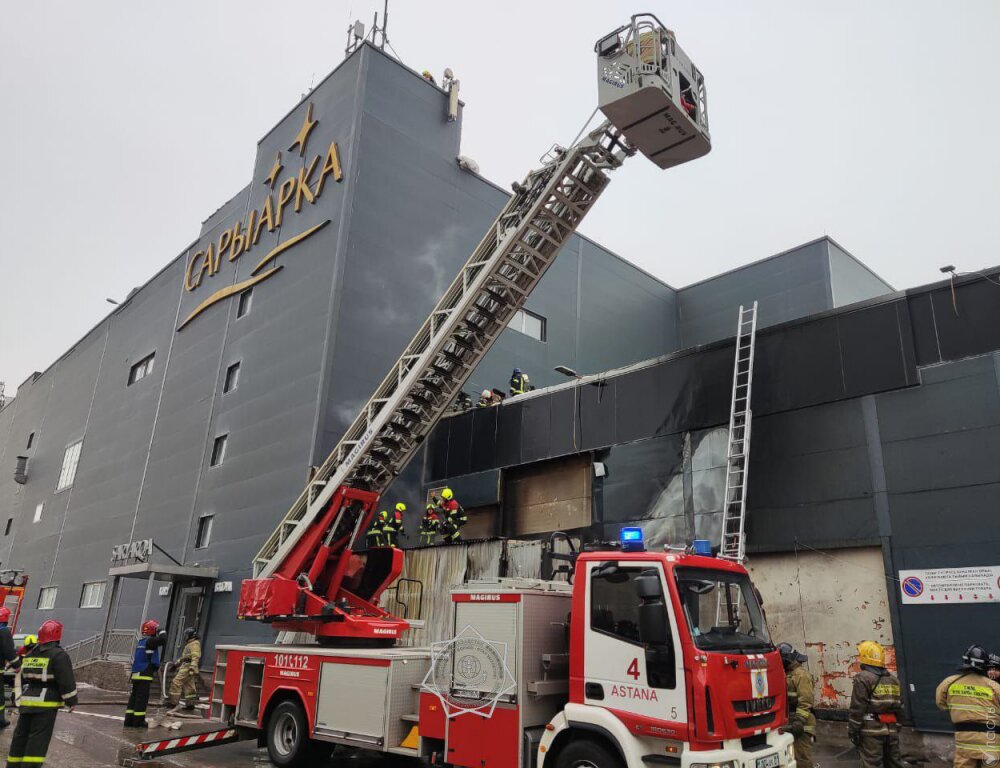 В Астане произошел пожар в ТРЦ «Сарыарка»