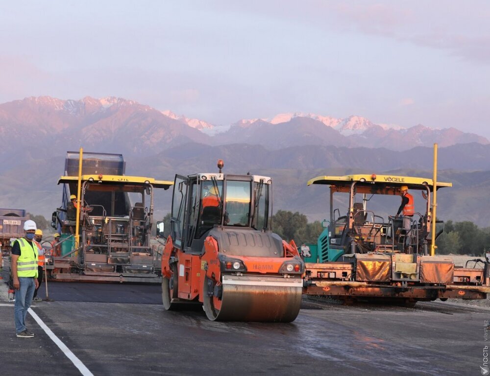 В Актюбинской области и Шымкенте возбудили уголовные дела за прием в эксплуатацию некачественных дорог