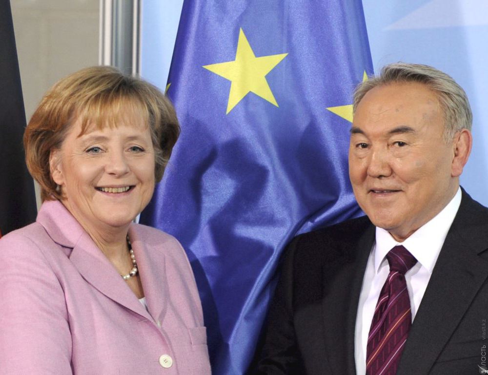 Назарбаев обсудит с Меркель в Берлине формат переговоров по Украине