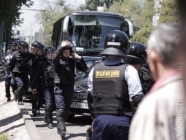 В Алматы полиция задержала небольшую группу молодежи на подходах к площади Астана