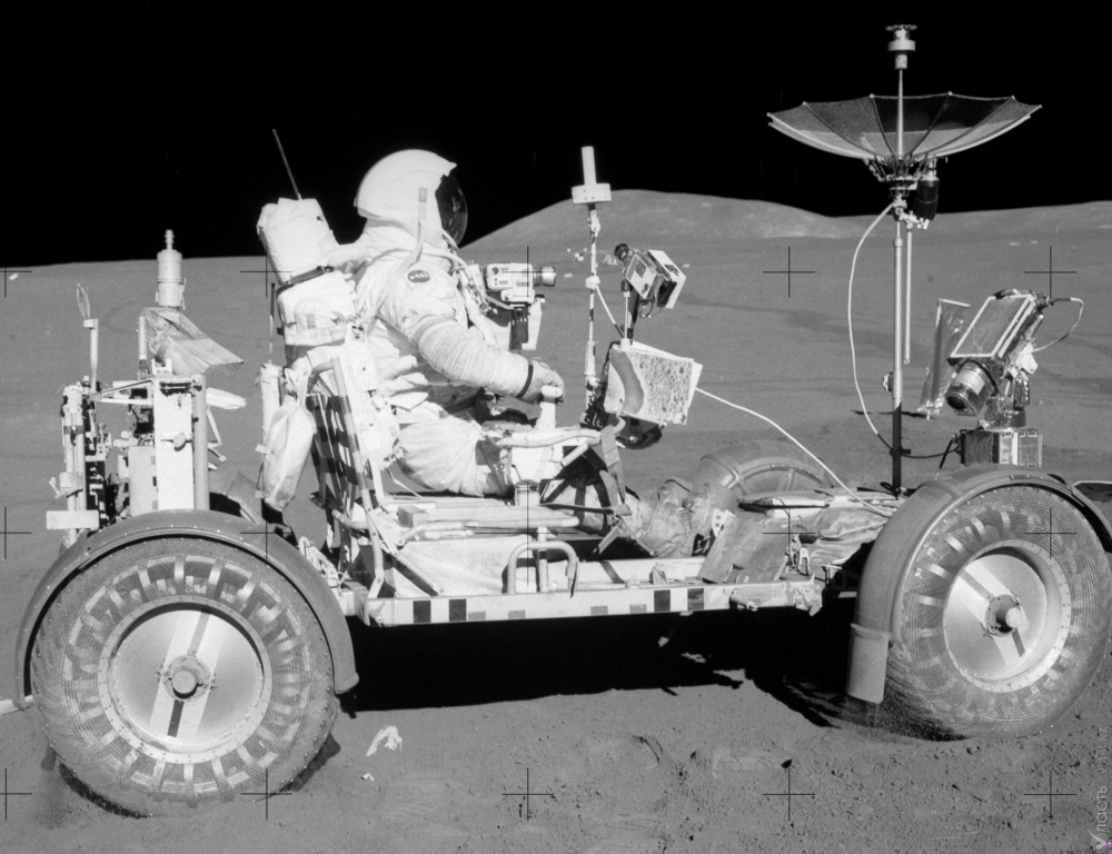Роскосмос перенес сроки высадки космонавта на Луну
