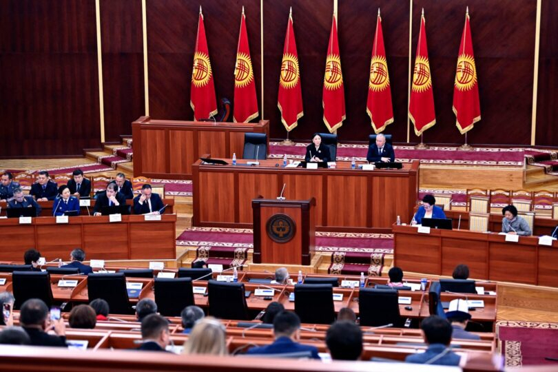 Досрочные парламентские выборы пройдут в Кыргызстане 30 ноября