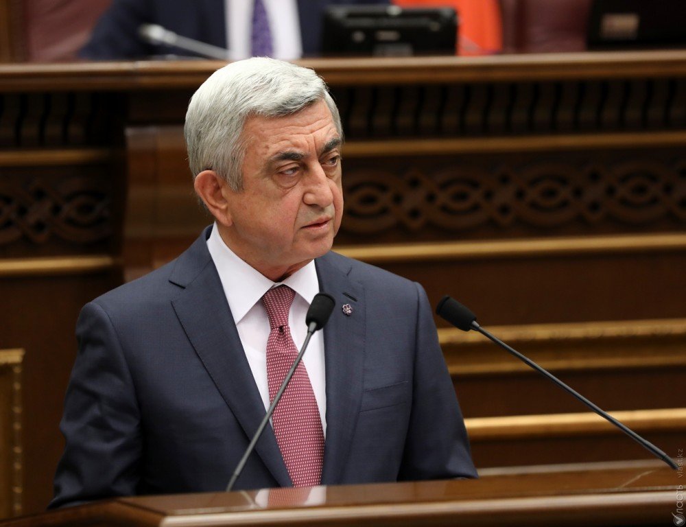 Назарбаев поздравил Саргсяна с назначением на пост премьера Армении