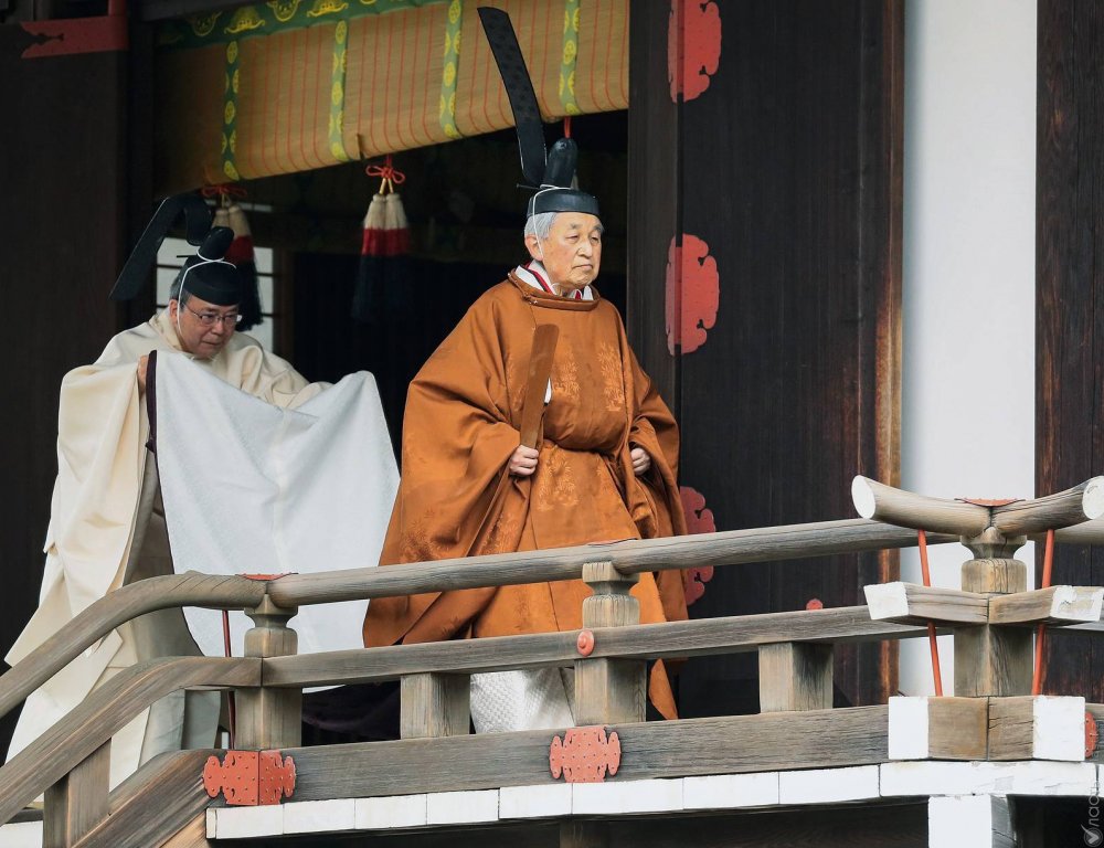 Император Японии Акихито официально отрекся от престола