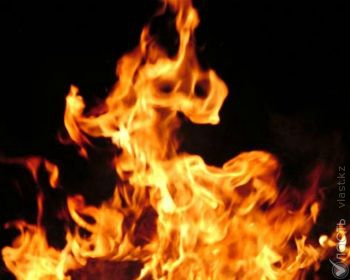 В результате пожара в бизнес-центре «Женис» в Астане пострадал один человек